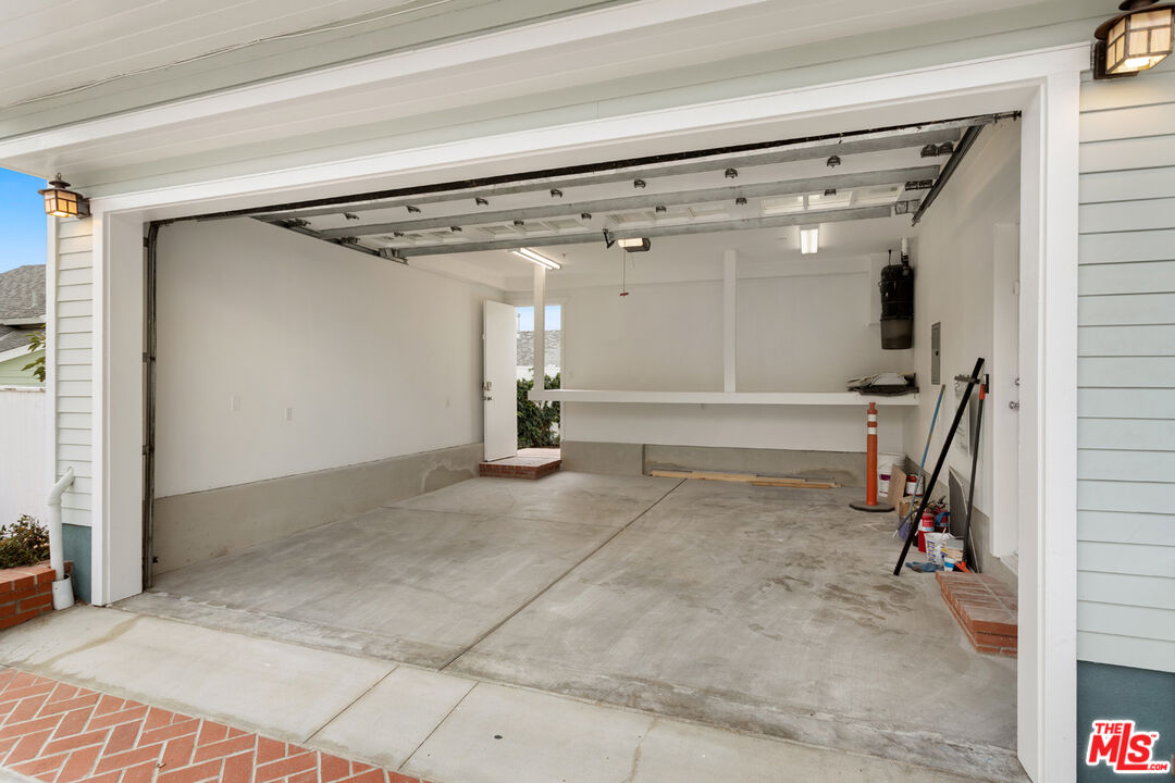625 Diamond Street Redondo Beach, CA 90277 - Photo 25 of 42 a view of a room with gym equipment