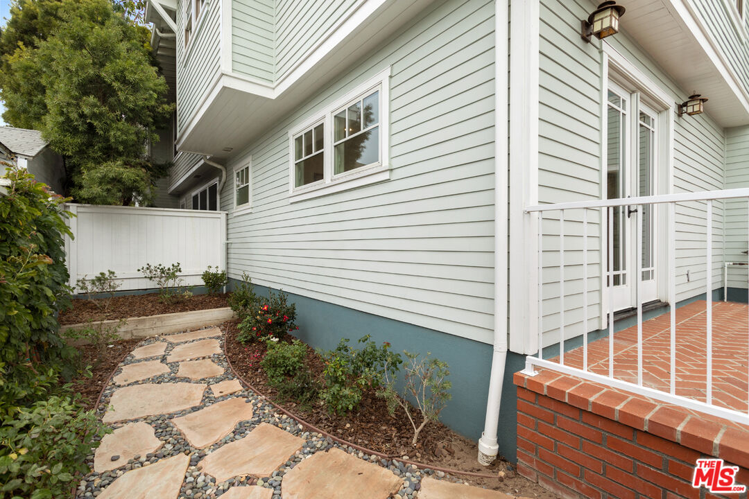 625 Diamond Street Redondo Beach, CA 90277 - Photo 29 of 42 a view of a house with backyard and sitting area