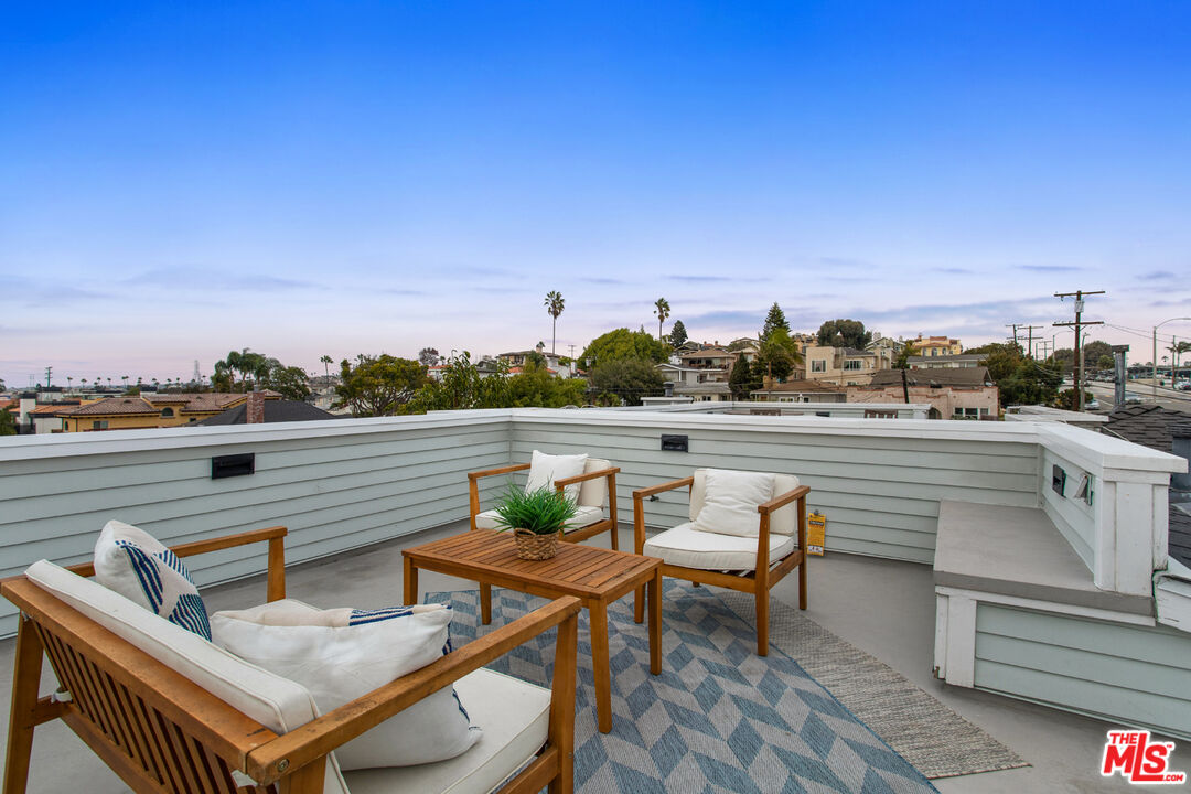 625 Diamond Street Redondo Beach, CA 90277 - Photo 37 of 42 a view of sitting area with furniture and city view