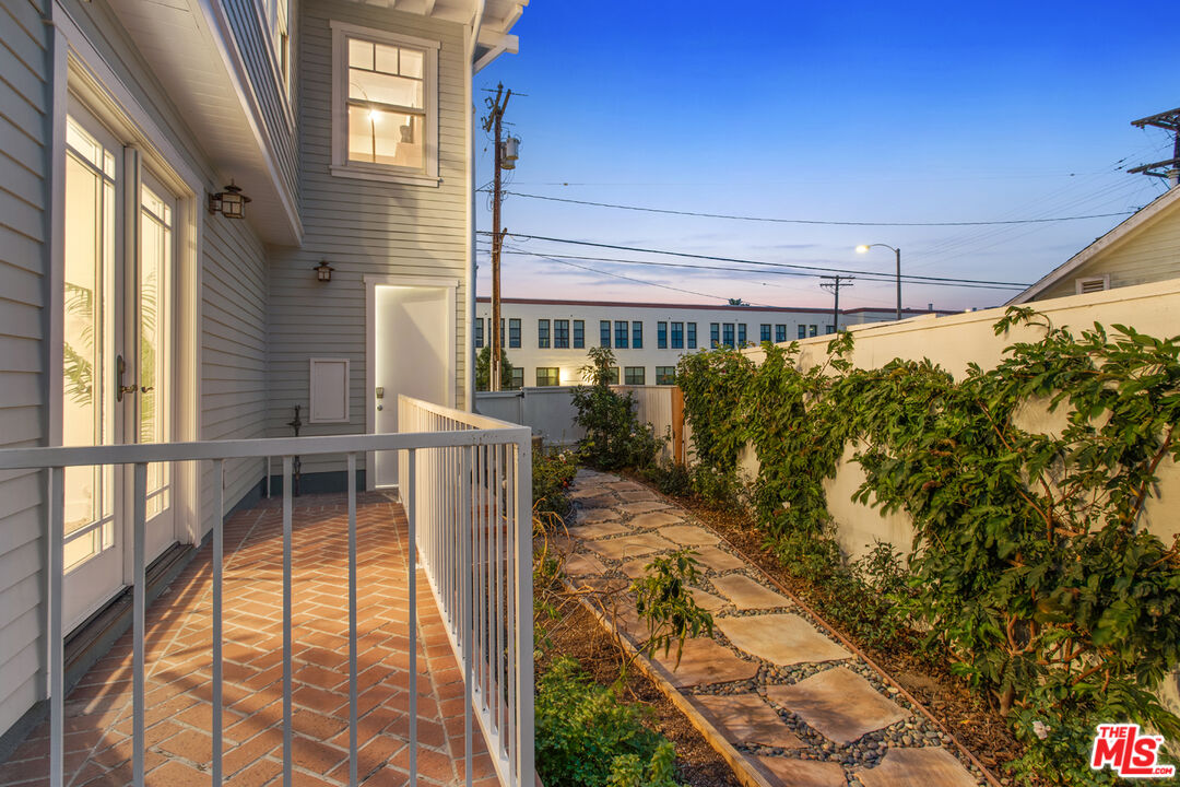 625 Diamond Street Redondo Beach, CA 90277 - Photo 42 of 42 a house view with a backyard space