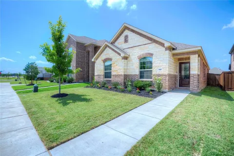 $319,000 | 1113 Milfoil Drive, Justin, TX 76247