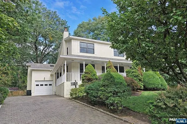 $1,350,000 | 127 Hillside Avenue, Cresskill, NJ 07626