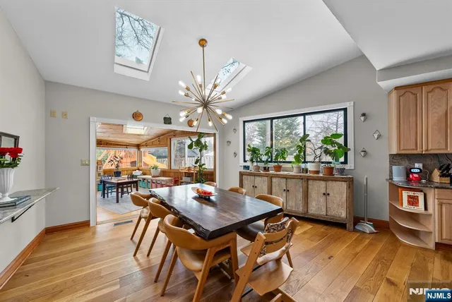 $1,350,000 | 127 Hillside Avenue, Cresskill, NJ 07626