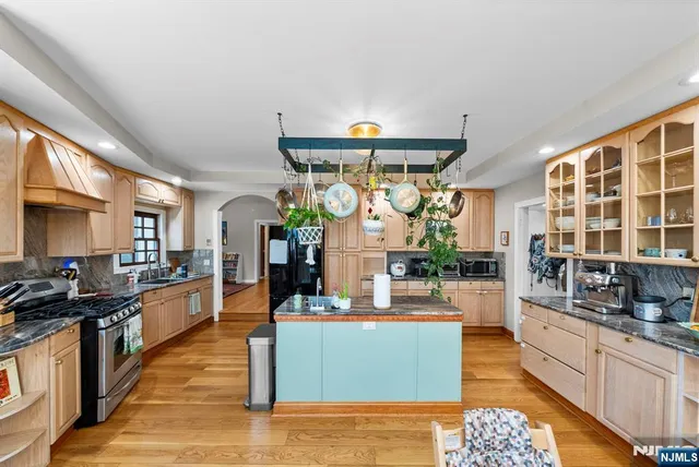 $1,350,000 | 127 Hillside Avenue, Cresskill, NJ 07626