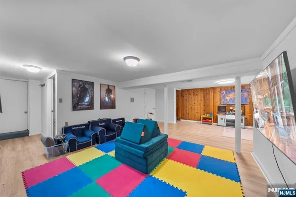 $1,350,000 | 127 Hillside Avenue, Cresskill, NJ 07626