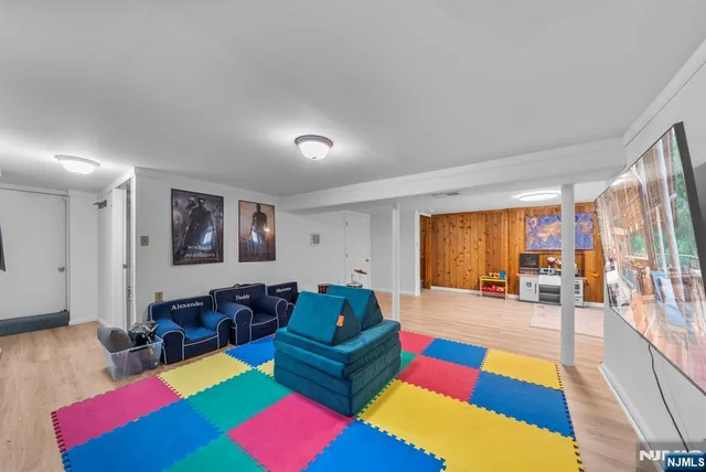 $1,350,000 | 127 Hillside Avenue, Cresskill, NJ 07626