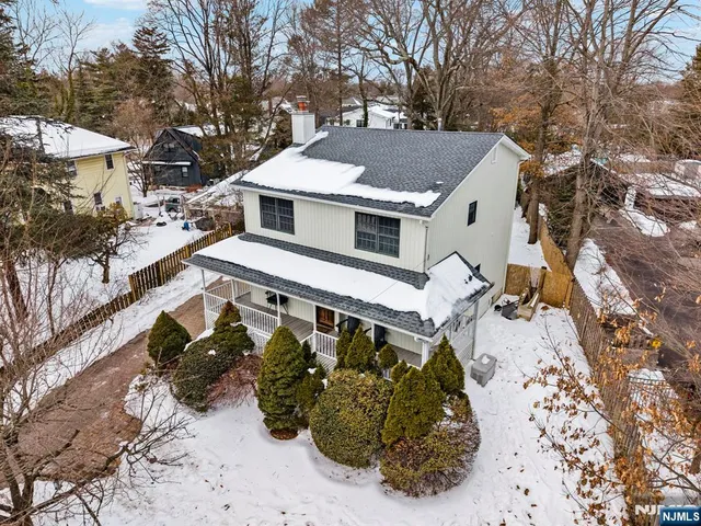 $1,350,000 | 127 Hillside Avenue, Cresskill, NJ 07626