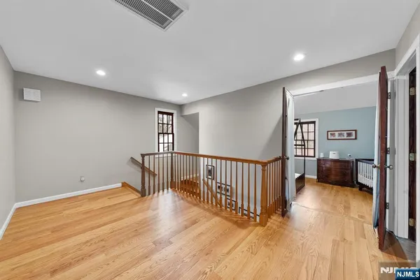 $1,350,000 | 127 Hillside Avenue, Cresskill, NJ 07626