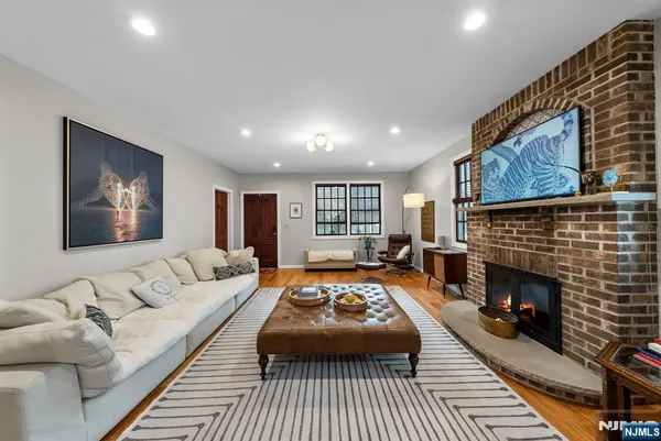 $1,350,000 | 127 Hillside Avenue, Cresskill, NJ 07626