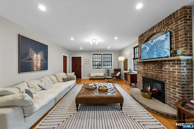 $1,350,000 | 127 Hillside Avenue, Cresskill, NJ 07626