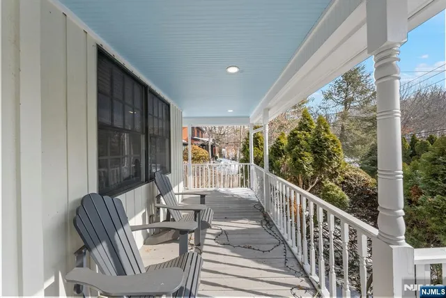 $1,350,000 | 127 Hillside Avenue, Cresskill, NJ 07626