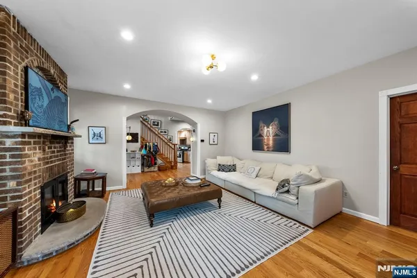 $1,350,000 | 127 Hillside Avenue, Cresskill, NJ 07626