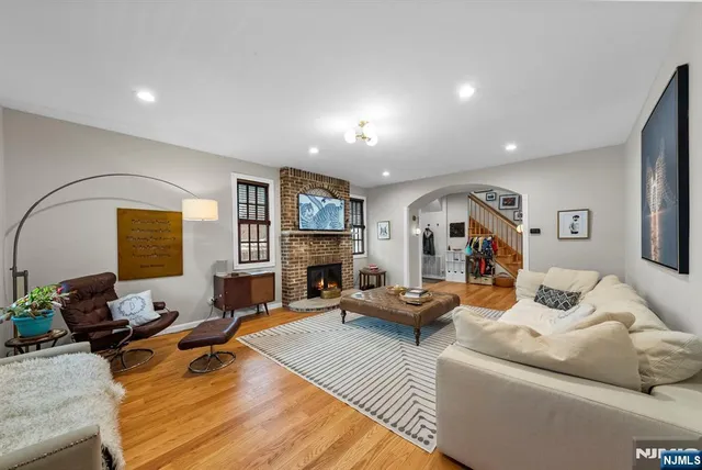 $1,350,000 | 127 Hillside Avenue, Cresskill, NJ 07626