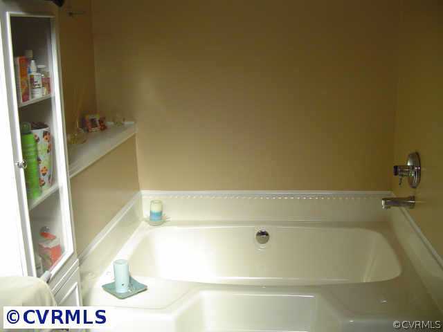 2605 Krossridge Road Chesterfield, VA 23236 - Photo 6 of 8 Other - Master Bath Garden Tub