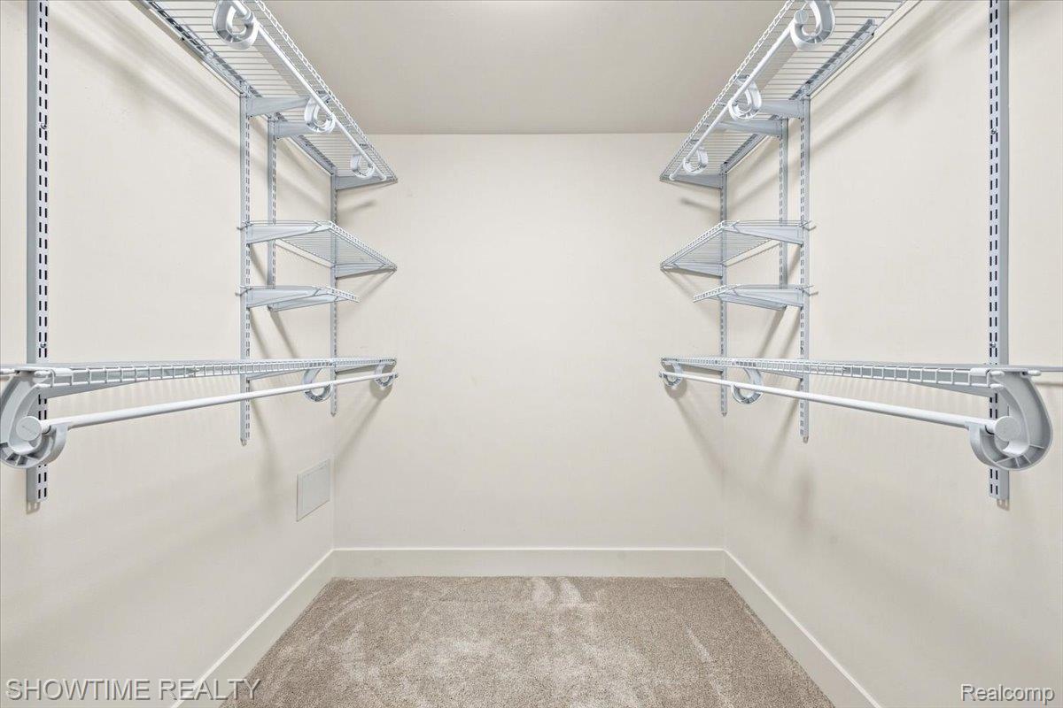 4348 Covered Bridge Road Bloomfield Hills, MI 48302 - Photo 21 of 35 Closet