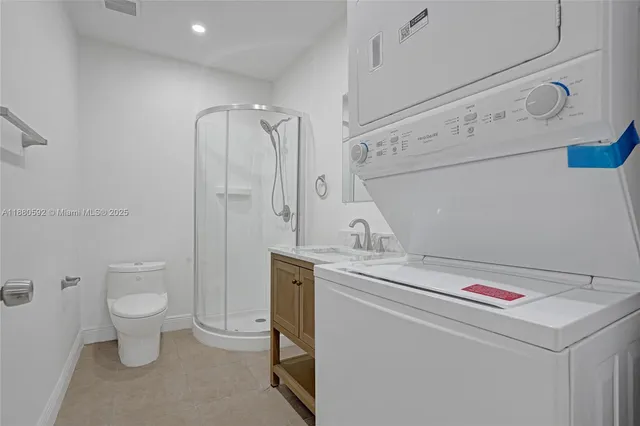 $2,550 | 136 Northwest 6th Avenue, Unit 2, Hallandale Beach, FL 33009