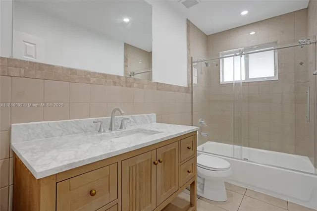 $2,550 | 136 Northwest 6th Avenue, Unit 2, Hallandale Beach, FL 33009