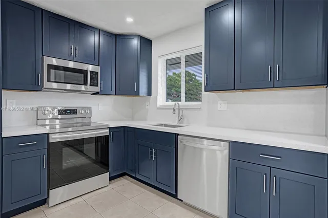 $2,550 | 136 Northwest 6th Avenue, Unit 2, Hallandale Beach, FL 33009