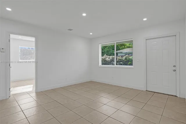 $2,550 | 136 Northwest 6th Avenue, Unit 2, Hallandale Beach, FL 33009