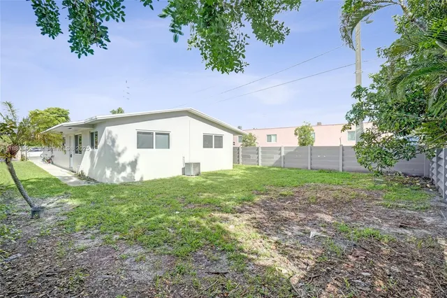 $2,550 | 136 Northwest 6th Avenue, Unit 2, Hallandale Beach, FL 33009