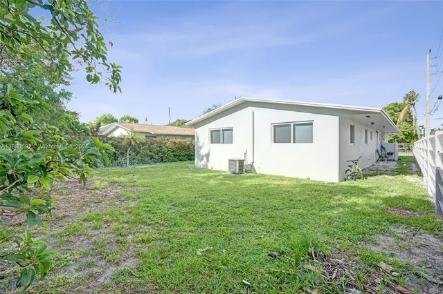 $2,550 | 136 Northwest 6th Avenue, Unit 2, Hallandale Beach, FL 33009