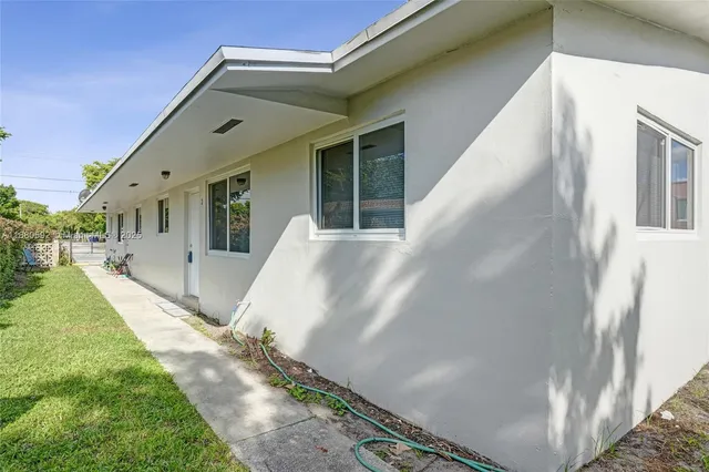 $2,550 | 136 Northwest 6th Avenue, Unit 2, Hallandale Beach, FL 33009
