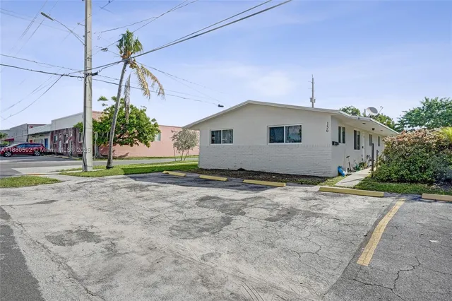 $2,550 | 136 Northwest 6th Avenue, Unit 2, Hallandale Beach, FL 33009