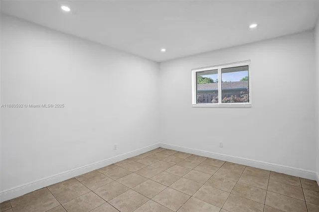 $2,550 | 136 Northwest 6th Avenue, Unit 2, Hallandale Beach, FL 33009