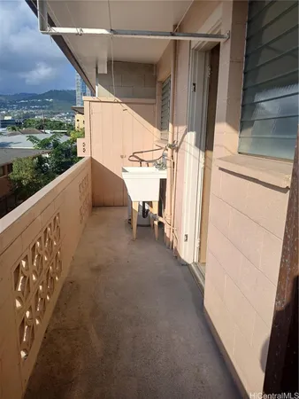 $1,800 | 2318 Lime Street, Unit 302, Honolulu, HI 96826