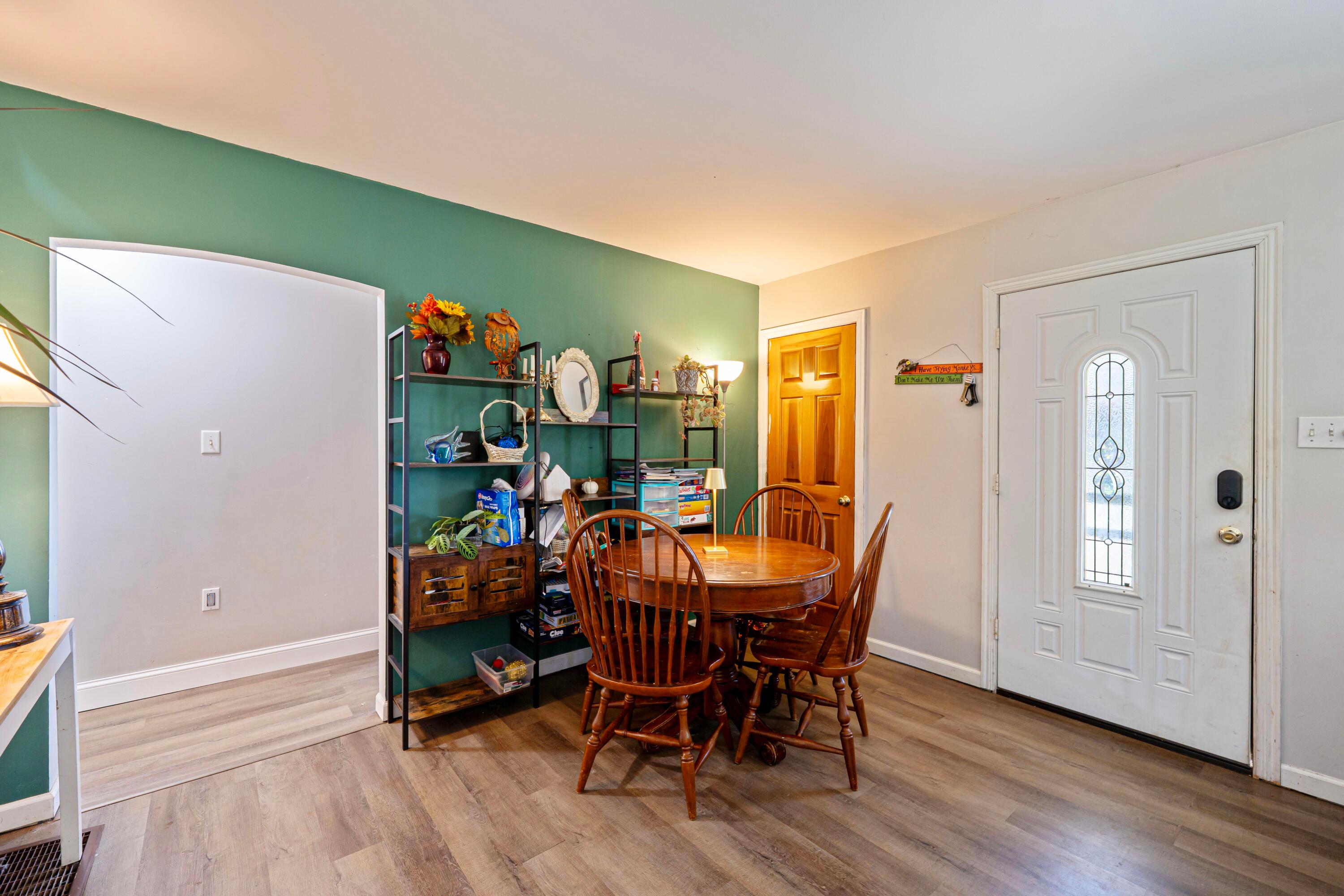 160 Moss Road Westerville, OH 43082 - Photo 12 of 39 diningroom1