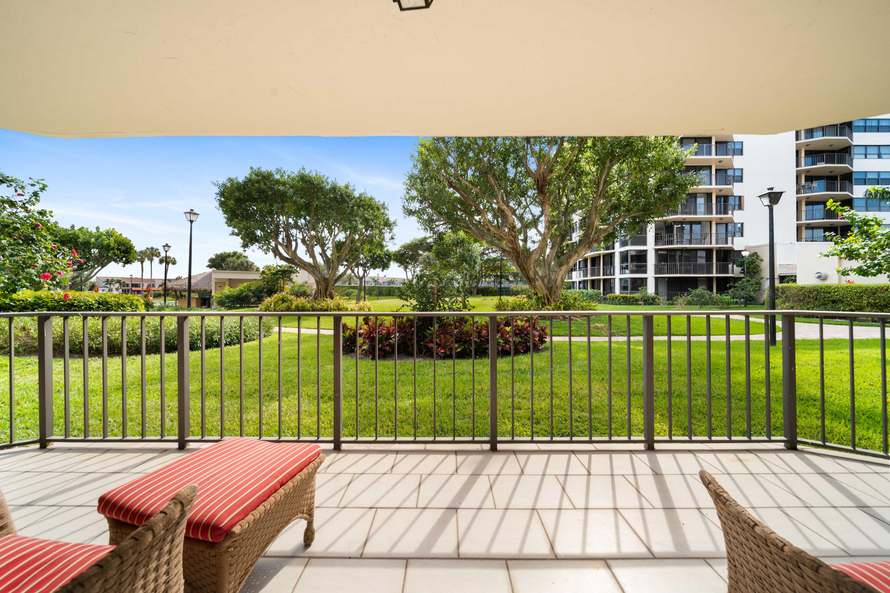 899 Jeffery Street, Unit 107 Boca Raton, FL 33487 - Photo 3 of 43 FXX_9541