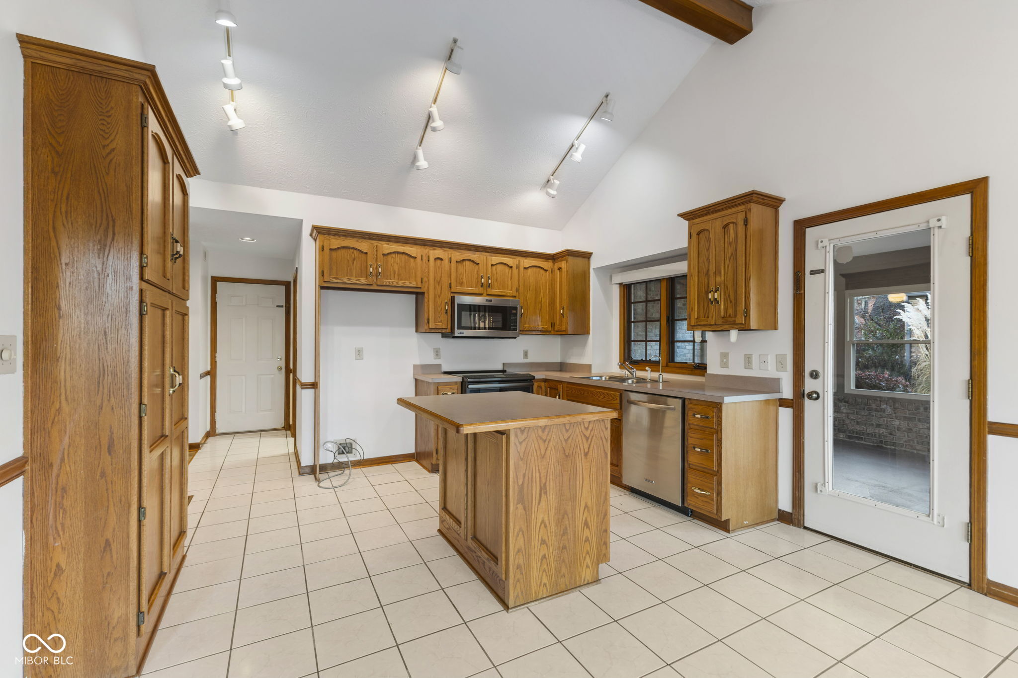 4226 Moss Ridge Court Indianapolis, IN 46237 - Photo 8 of 42 Gallery Image 8