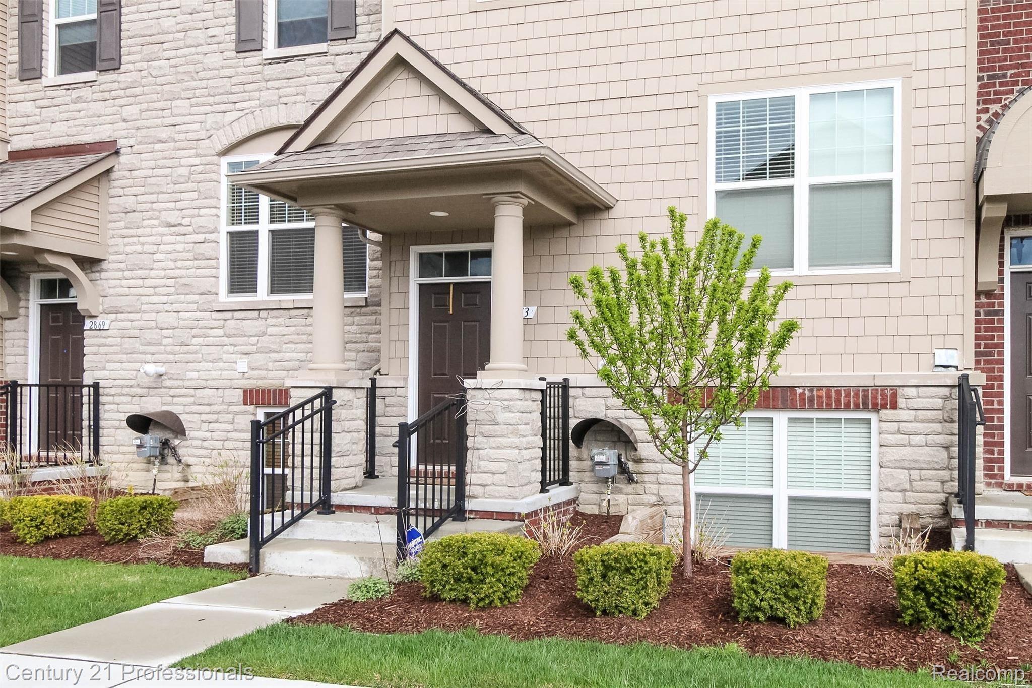 2873 Hartwick Drive Rochester, MI 48307 - Photo 4 of 36 3.jpg