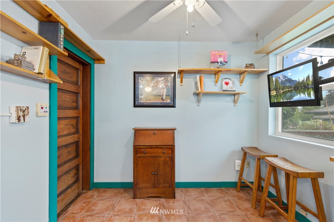 907 North 68th Street Seattle, WA 98103 - Photo 18 of 36 a view of an entryway with a workspace