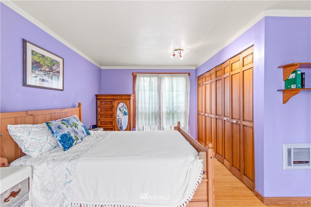 907 North 68th Street Seattle, WA 98103 - Photo 25 of 36 a bedroom with a large bed and a window