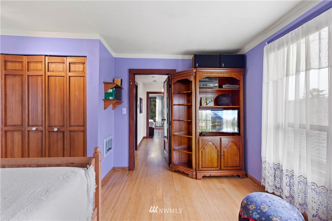 907 North 68th Street Seattle, WA 98103 - Photo 26 of 36