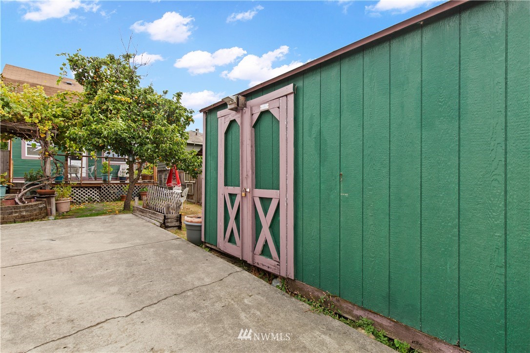 907 North 68th Street Seattle, WA 98103 - Photo 27 of 36 a view of outdoor space
