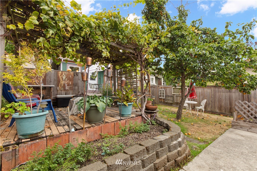 907 North 68th Street Seattle, WA 98103 - Photo 28 of 36 a view of outdoor space yard and patio