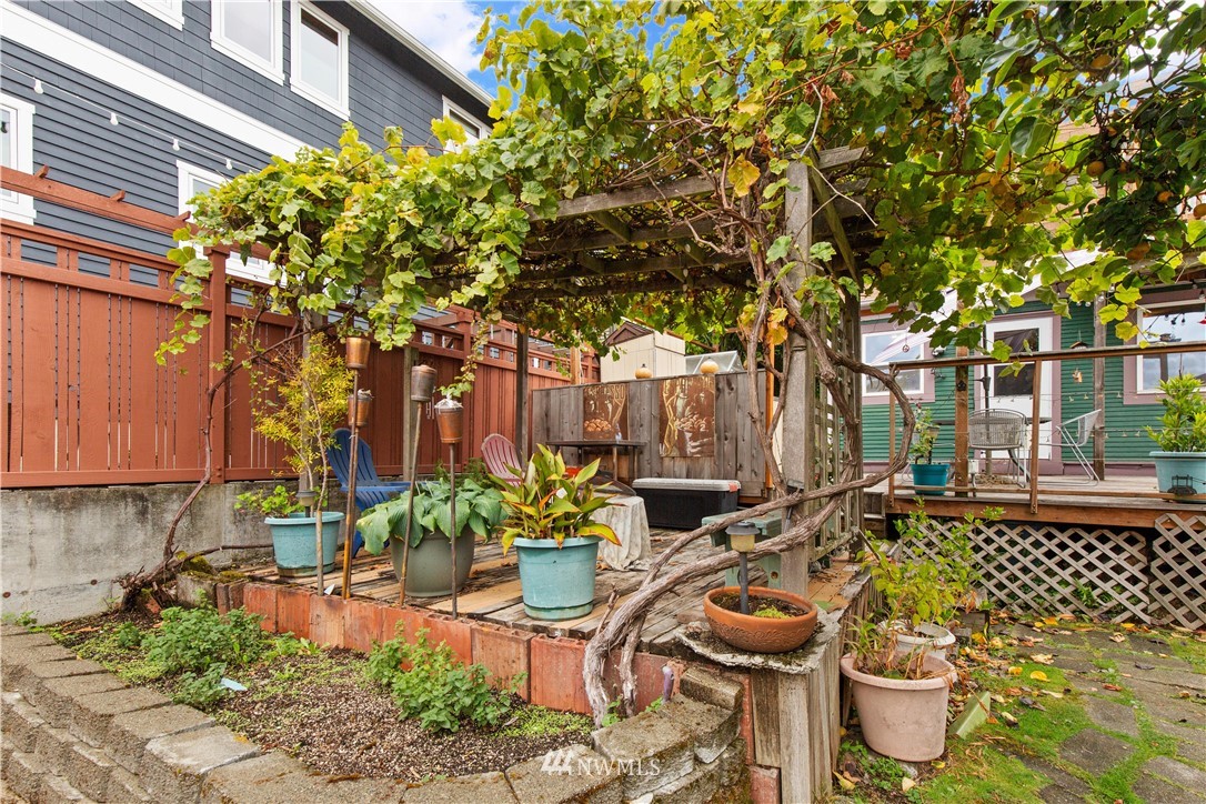 907 North 68th Street Seattle, WA 98103 - Photo 30 of 36 a backyard of a house with fountain table and chairs