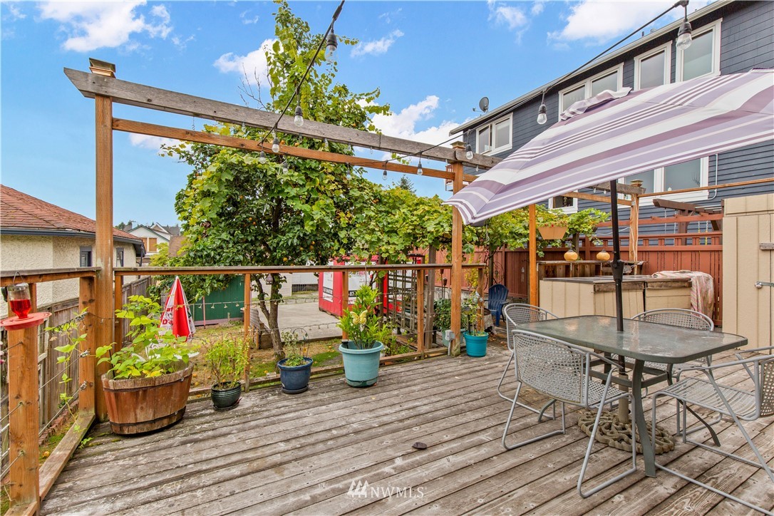 907 North 68th Street Seattle, WA 98103 - Photo 31 of 36 a view of outdoor seating