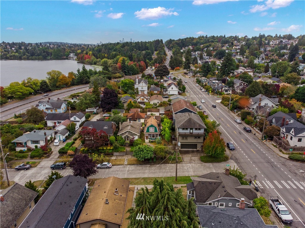 907 North 68th Street Seattle, WA 98103 - Photo 36 of 36 an aerial view of a city with lots of residential buildings