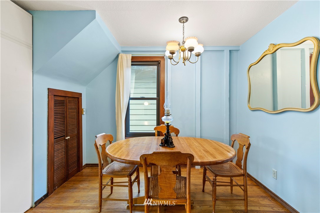 907 North 68th Street Seattle, WA 98103 - Photo 8 of 36 a dining room with furniture and window