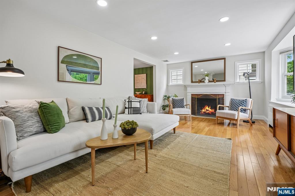 93 South Prospect Street Verona, NJ 07044 - Photo 4 of 38