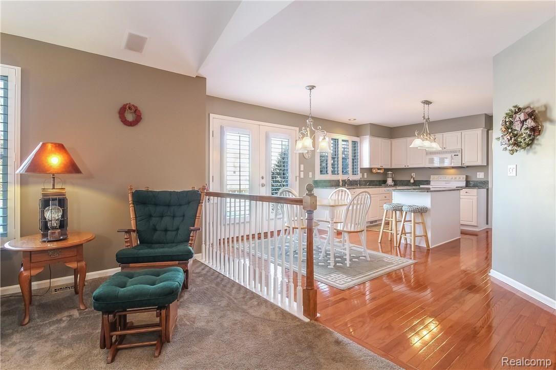 3432 Roseglade Rochester, MI 48306 - Photo 8 of 45 010-5162489-large.jpg
