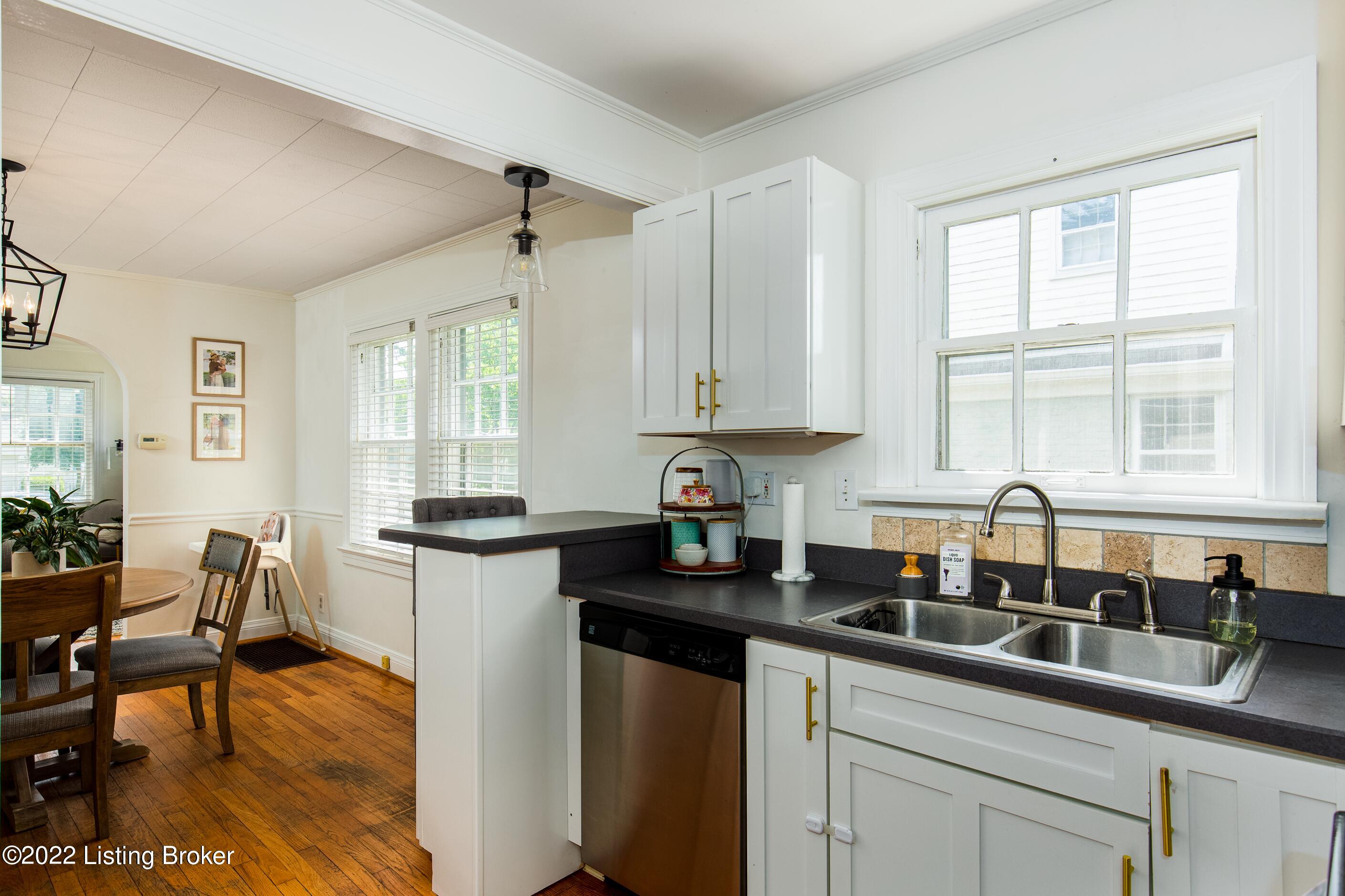 216 Fairlawn Road Louisville, KY 40207 - Photo 18 of 26 216-Fairlawn-Rd-Interiors-9