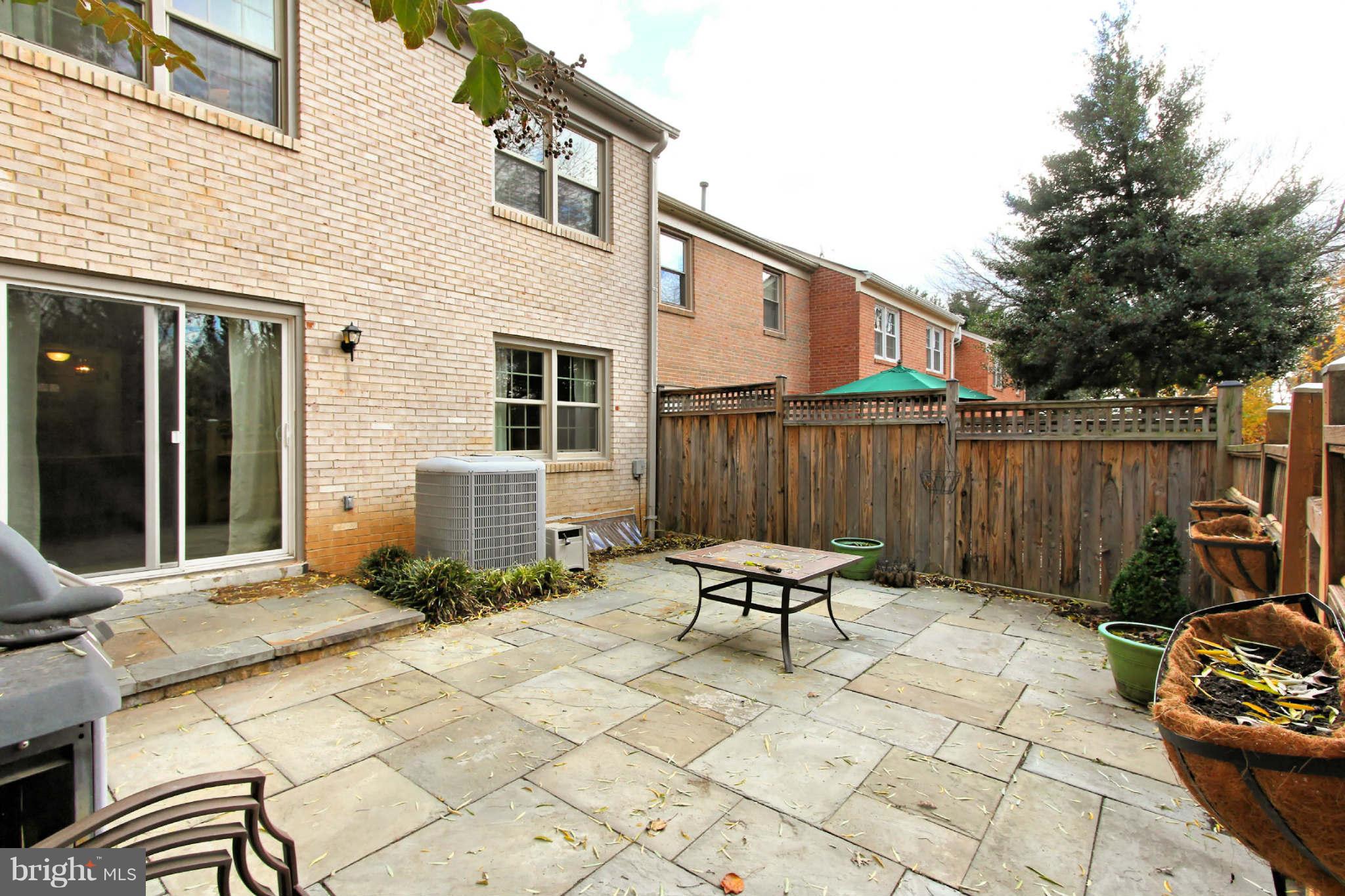 1822 Golf View Court Reston, VA 20190 - Photo 28 of 30 Exterior (Rear)