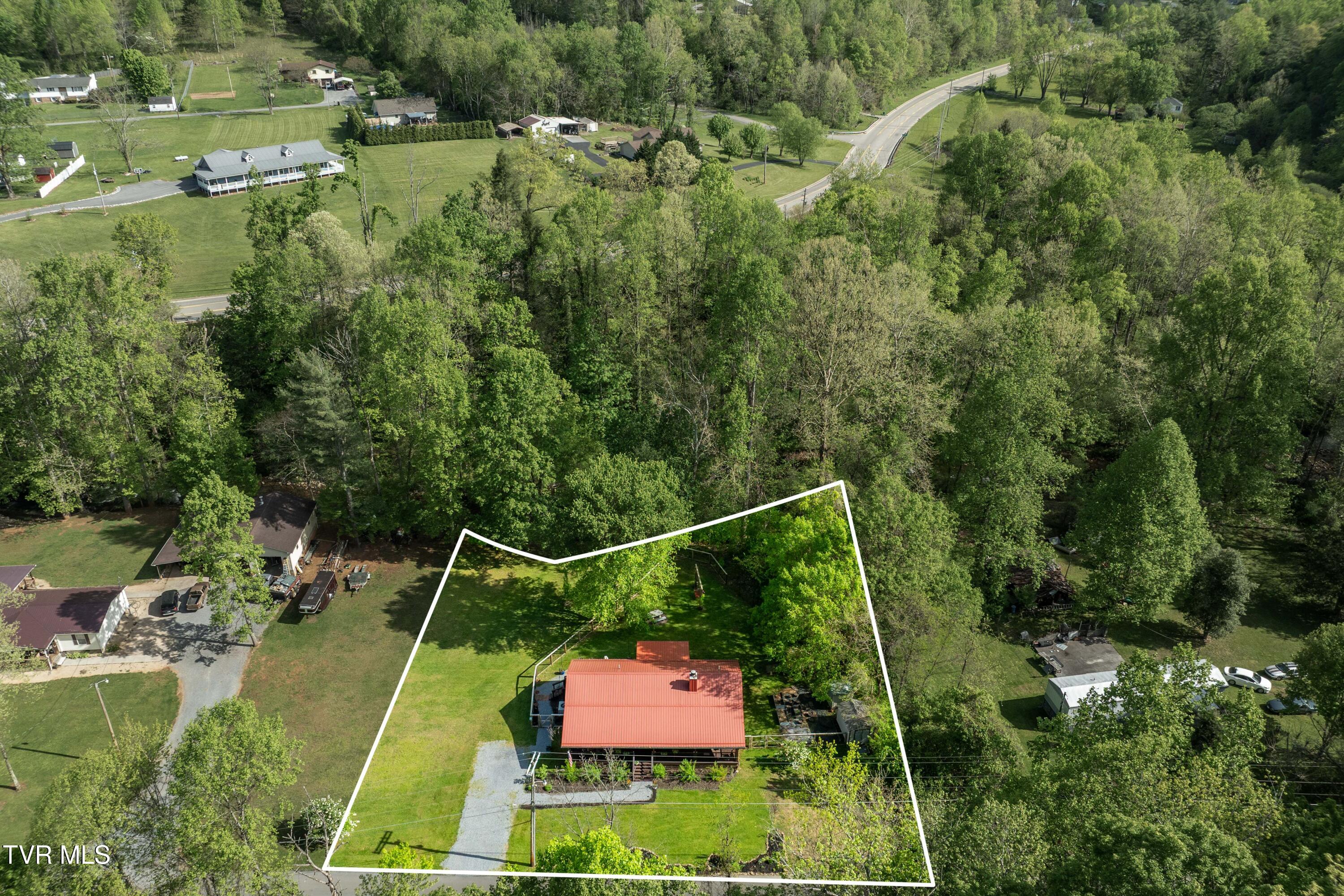135 Grindstaff Hollow Road Elizabethton, TN 37643 - Photo 12 of 116 135 Grindstaff Hollow (3 of 82)