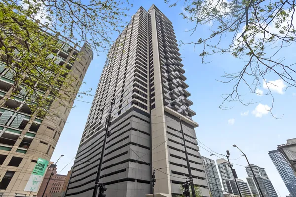 $2,450 | 235 West Van Buren Street, Unit 4017, Chicago, IL 60607
