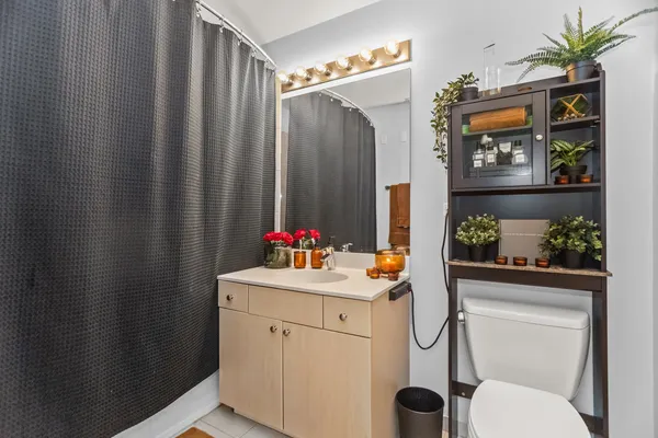 $2,450 | 235 West Van Buren Street, Unit 4017, Chicago, IL 60607