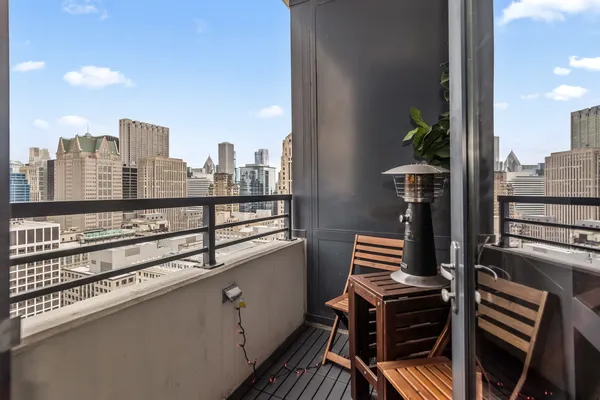 $2,450 | 235 West Van Buren Street, Unit 4017, Chicago, IL 60607